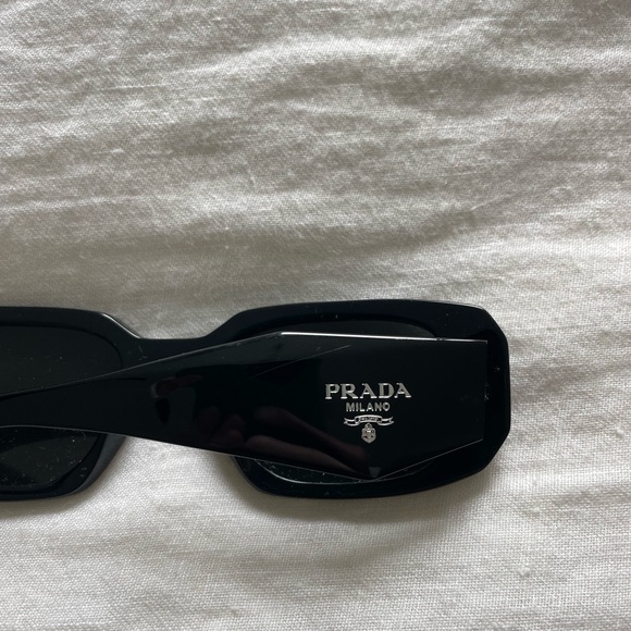 Prada 17WS black sunglasses - Picture 4 of 10